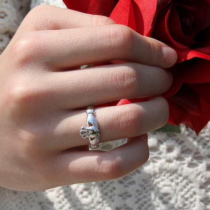 Ladies Silver Claddagh Ring
